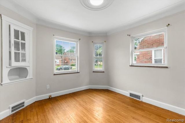 11110 Wayburn Street, Grosse Pointe, MI 48224