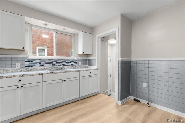 11110 Wayburn Street, Grosse Pointe, MI 48224