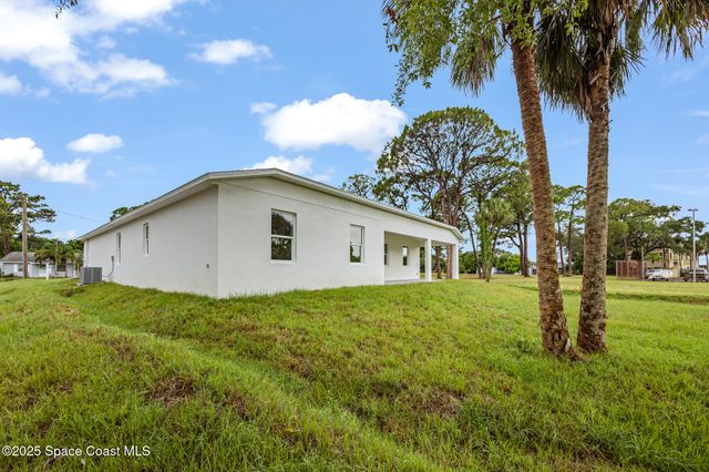 30 Victoria Street, Merritt Island, FL 32952