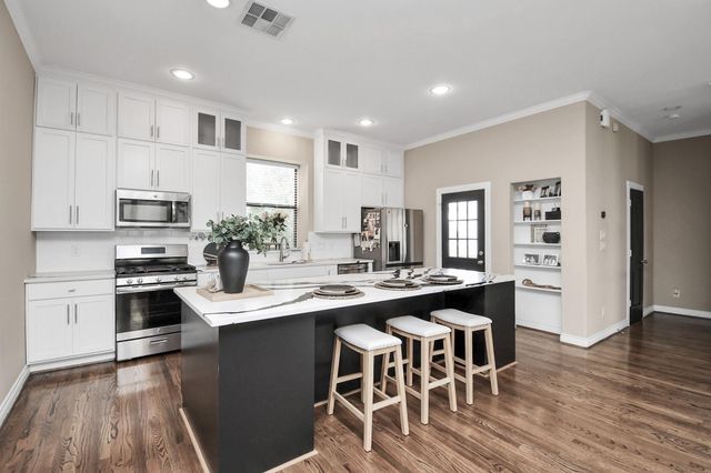2110 Holman Street, Houston, TX 77004
