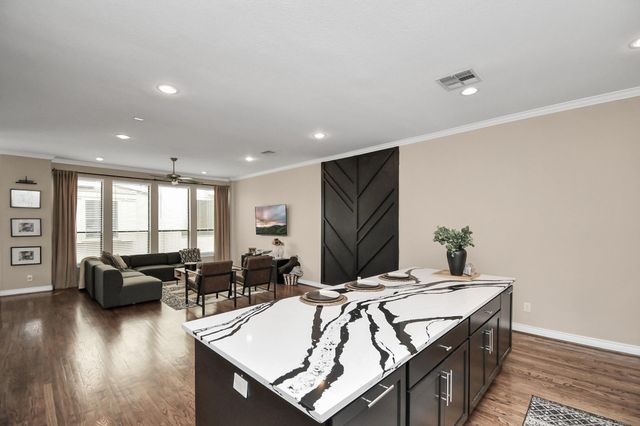 2110 Holman Street, Houston, TX 77004