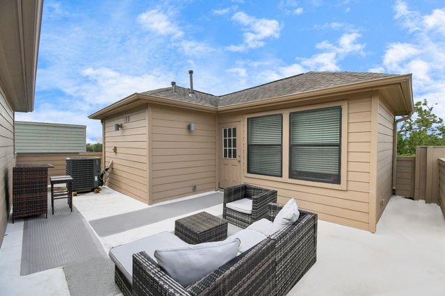 2110 Holman Street, Houston, TX 77004