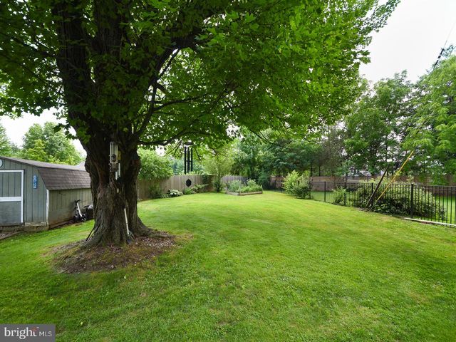 2 REPUBLIC AVE, Norristown, PA 19403