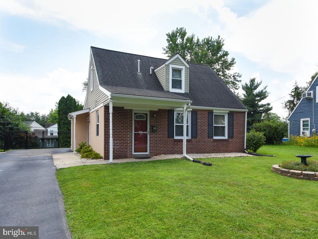 2 REPUBLIC AVE, Norristown, PA 19403