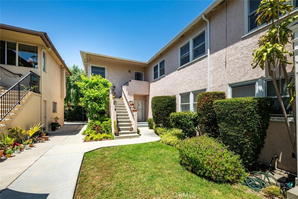 Image 1 of property listing at 235 Termino 4, Long Beach, CA 90803