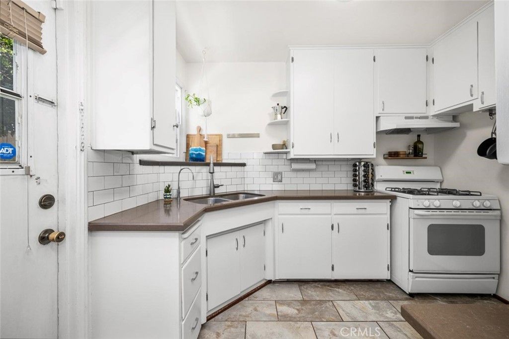 Image 14 of property listing at 235 Termino 4, Long Beach, CA 90803