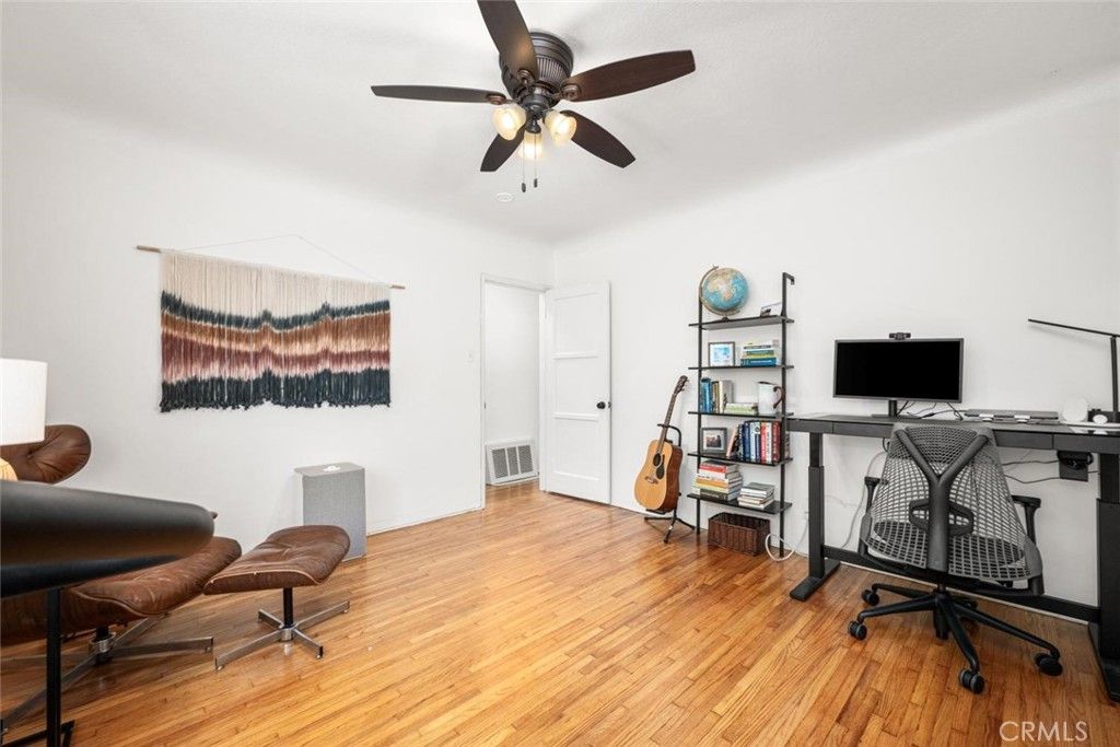 Image 21 of property listing at 235 Termino 4, Long Beach, CA 90803