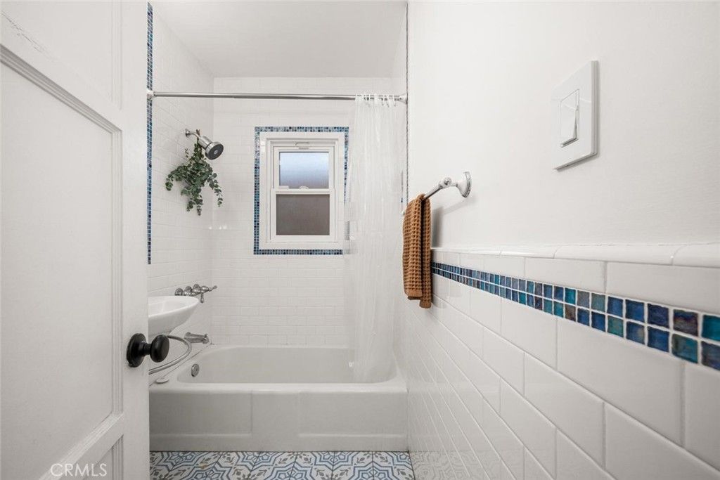 Image 23 of property listing at 235 Termino 4, Long Beach, CA 90803