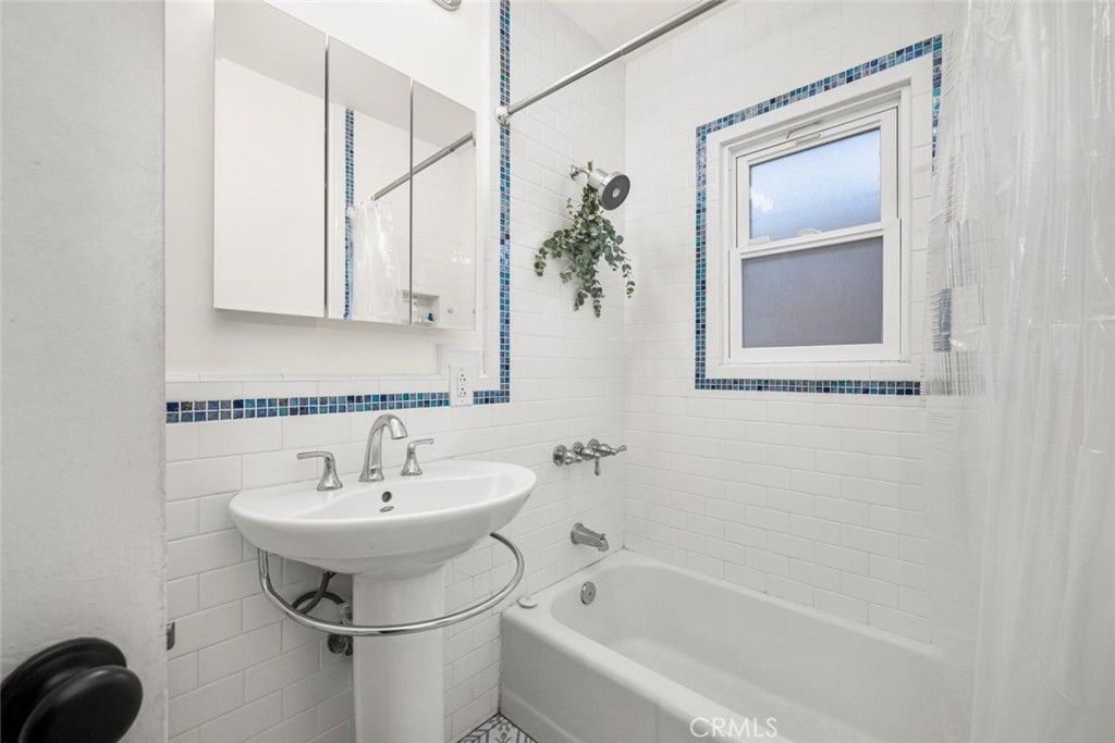 Image 24 of property listing at 235 Termino 4, Long Beach, CA 90803