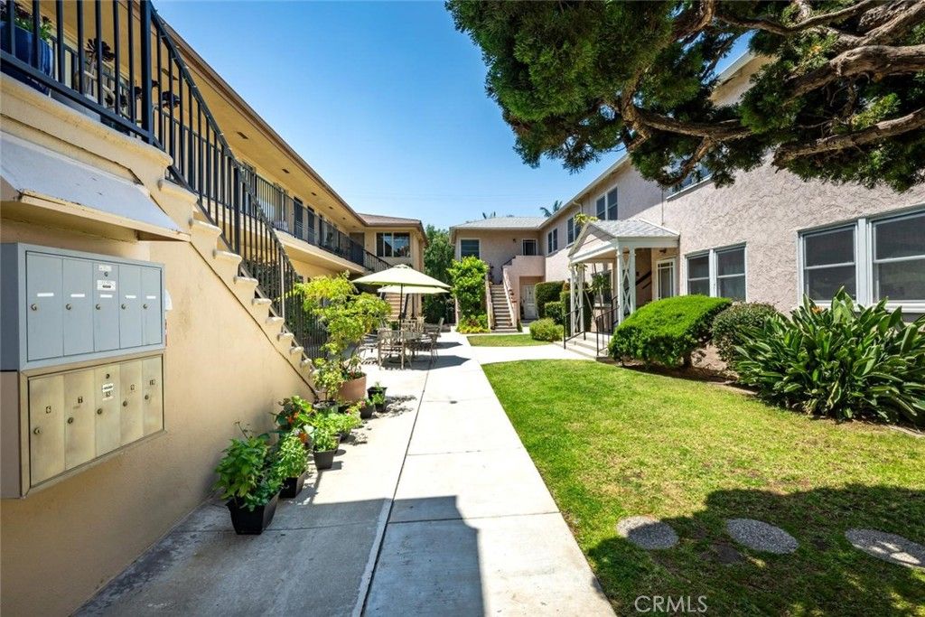 Image 25 of property listing at 235 Termino 4, Long Beach, CA 90803