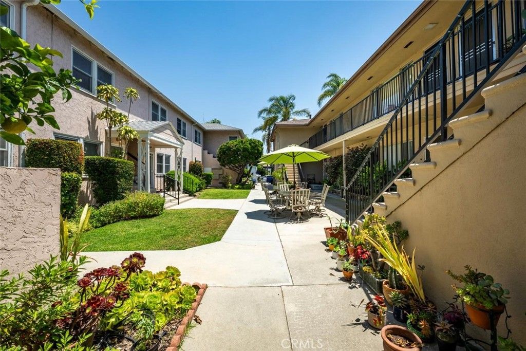 Image 28 of property listing at 235 Termino 4, Long Beach, CA 90803