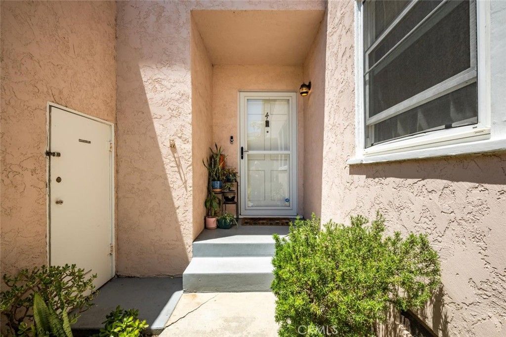 Image 29 of property listing at 235 Termino 4, Long Beach, CA 90803