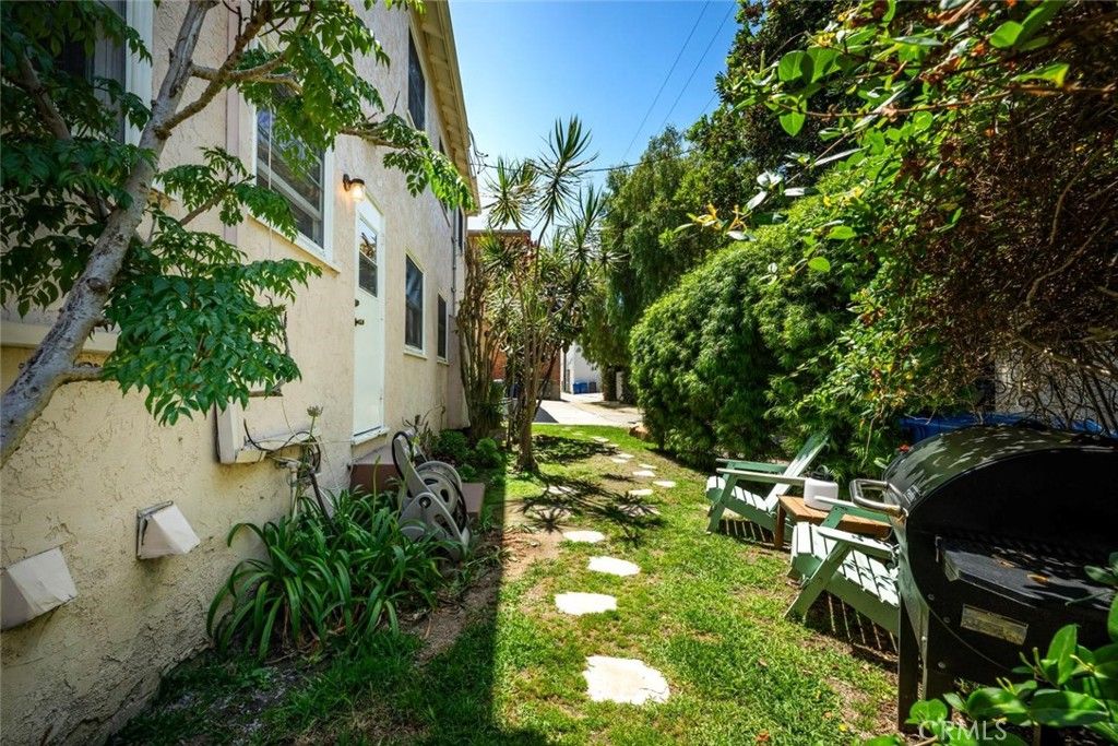 Image 30 of property listing at 235 Termino 4, Long Beach, CA 90803