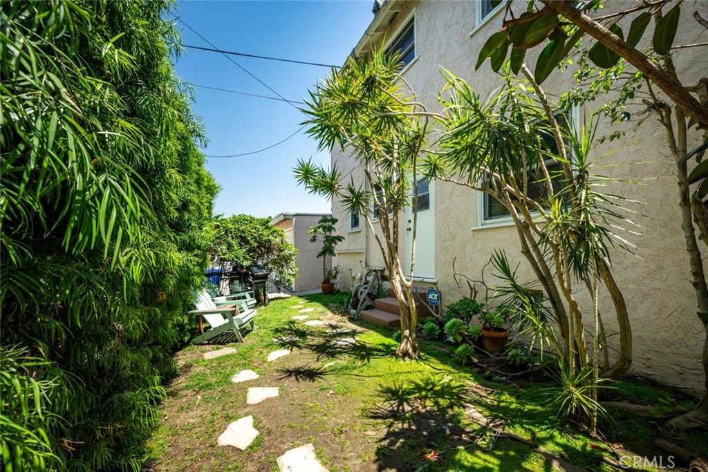 Image 33 of property listing at 235 Termino 4, Long Beach, CA 90803