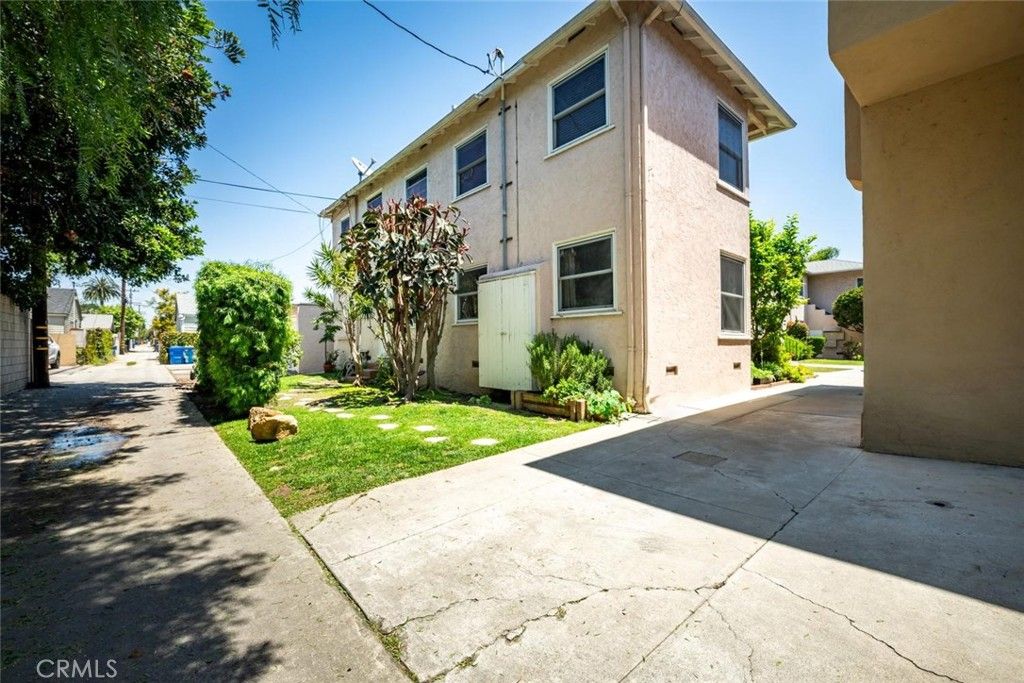 Image 34 of property listing at 235 Termino 4, Long Beach, CA 90803