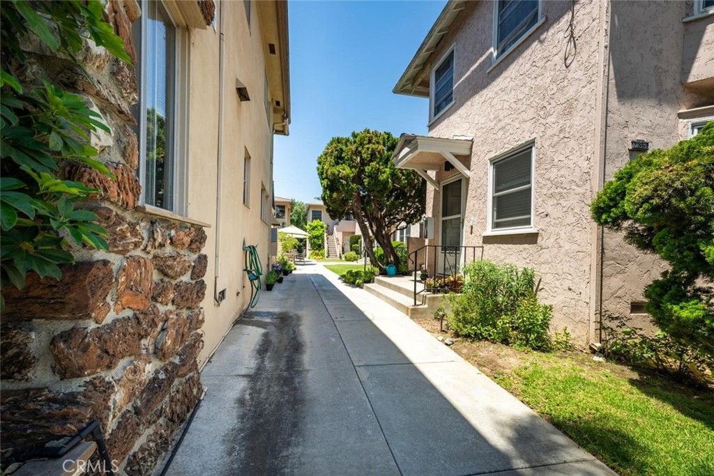 Image 39 of property listing at 235 Termino 4, Long Beach, CA 90803