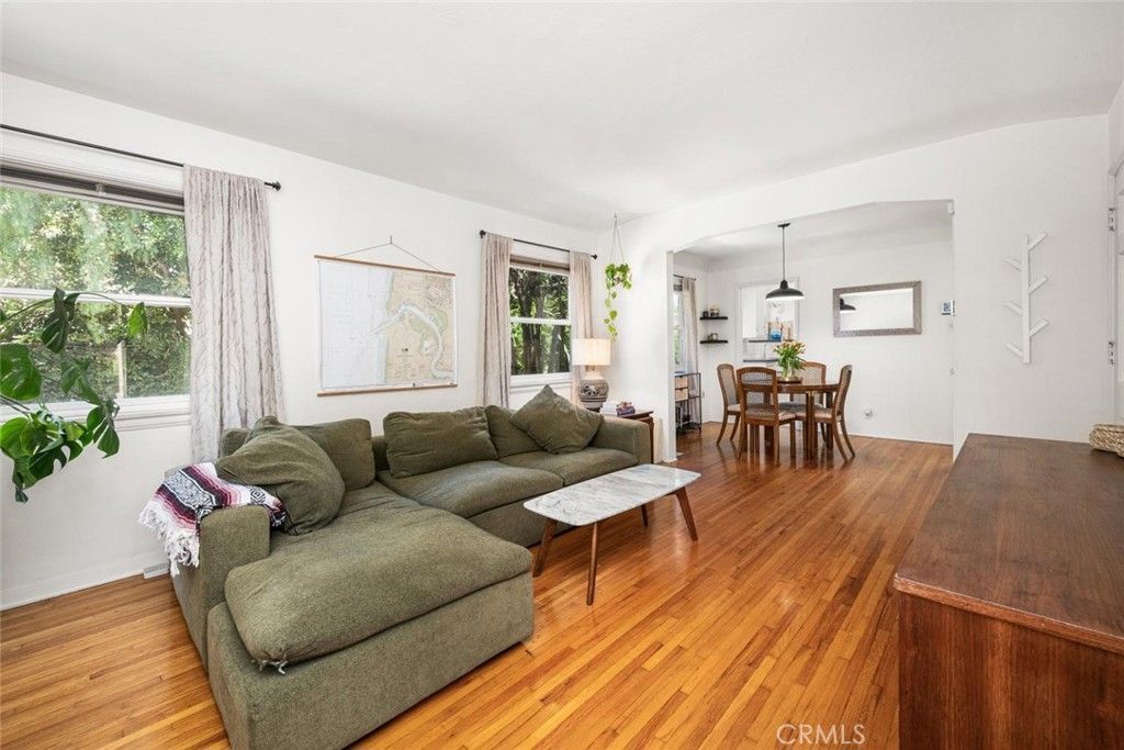 Image 4 of property listing at 235 Termino 4, Long Beach, CA 90803