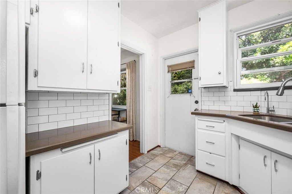 Image 8 of property listing at 235 Termino 4, Long Beach, CA 90803