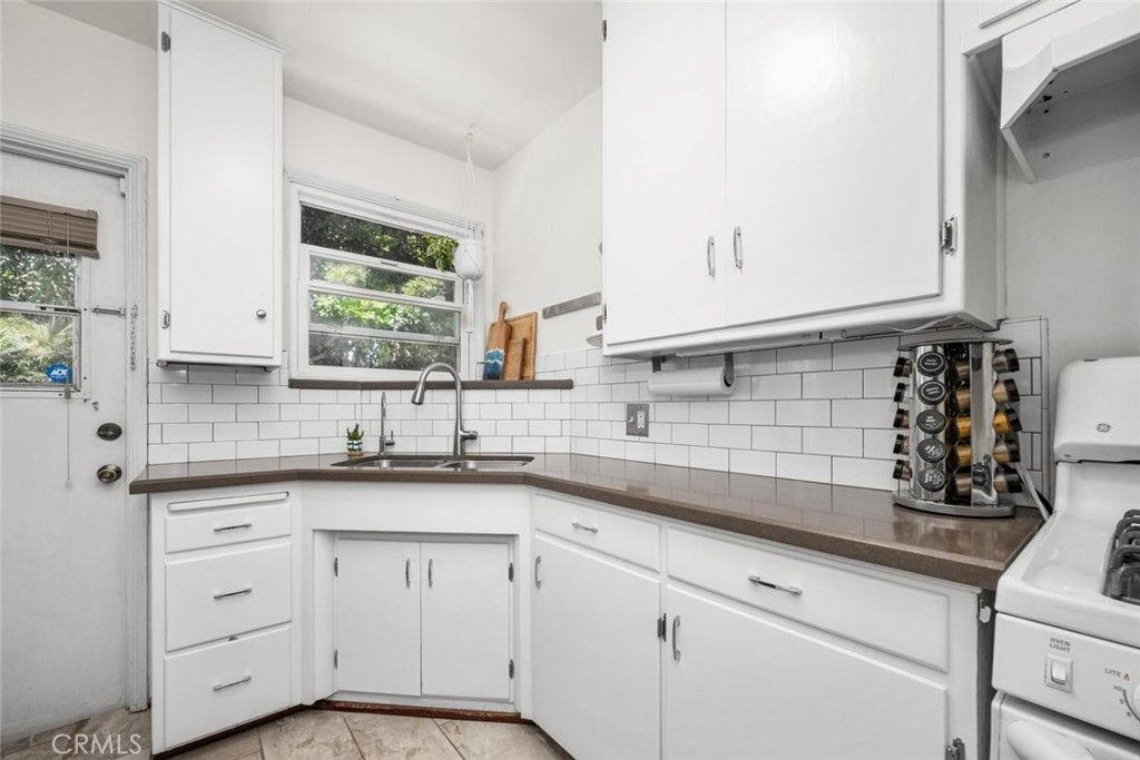 Image 9 of property listing at 235 Termino 4, Long Beach, CA 90803