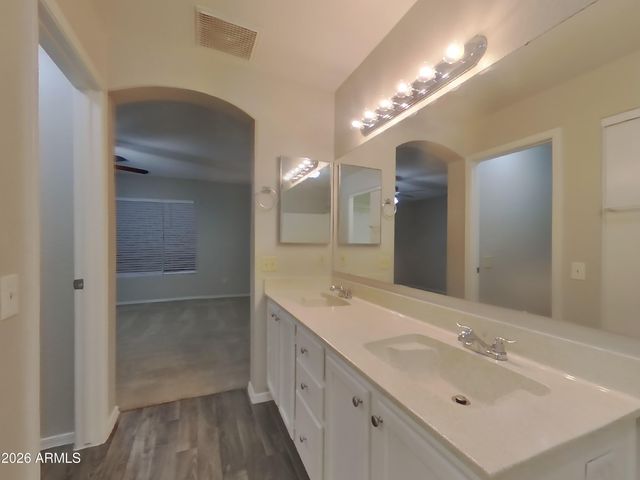 8621 W WILLOW Avenue, Peoria, AZ 85381