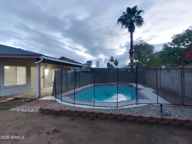 8621 W WILLOW Avenue, Peoria, AZ 85381