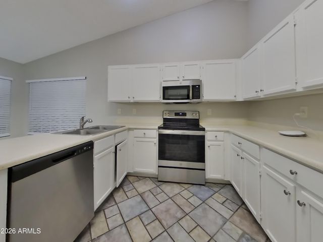 8621 W WILLOW Avenue, Peoria, AZ 85381