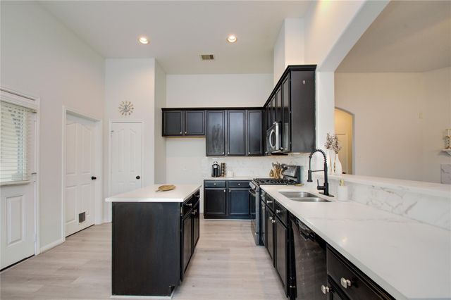 17603 Memorial Falls, Tomball, TX 77375