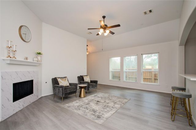 17603 Memorial Falls, Tomball, TX 77375