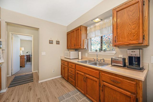 1195 Grand Ave, Olivehurst, CA 95961