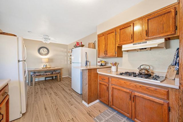 1195 Grand Ave, Olivehurst, CA 95961