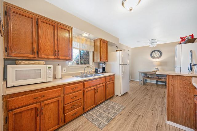 1195 Grand Ave, Olivehurst, CA 95961