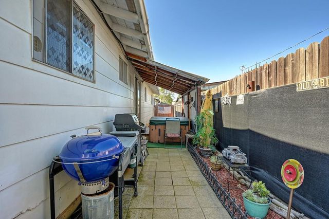 1195 Grand Ave, Olivehurst, CA 95961