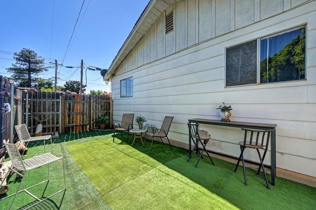 1195 Grand Ave, Olivehurst, CA 95961