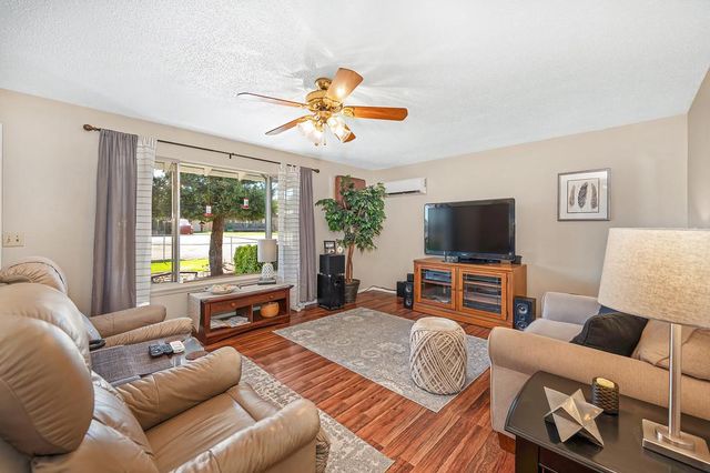 1195 Grand Ave, Olivehurst, CA 95961