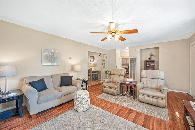 1195 Grand Ave, Olivehurst, CA 95961