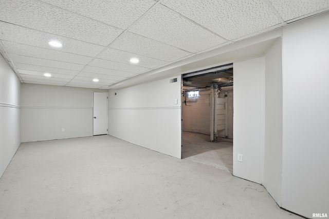 2639 WHITEWOOD Avenue, Davenport, IA 52802