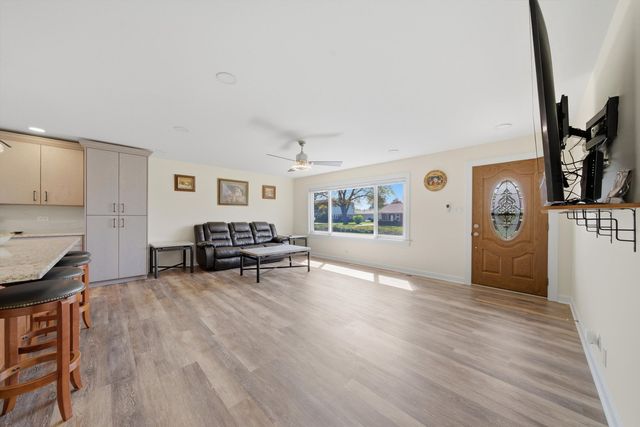 10817 S MASON Avenue, Chicago Ridge, IL 60415