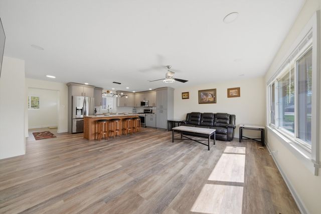 10817 S MASON Avenue, Chicago Ridge, IL 60415