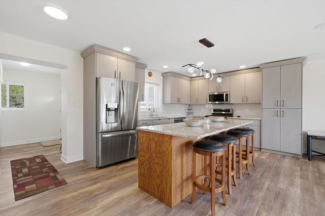 10817 S MASON Avenue, Chicago Ridge, IL 60415