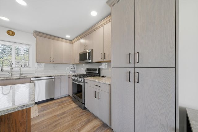 10817 S MASON Avenue, Chicago Ridge, IL 60415