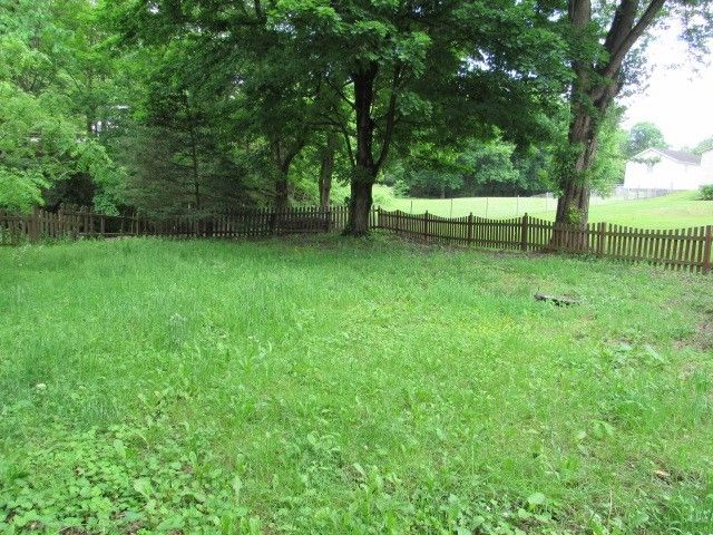 240 Penn Adamsburg Road, Hempfield Twp, PA 15675