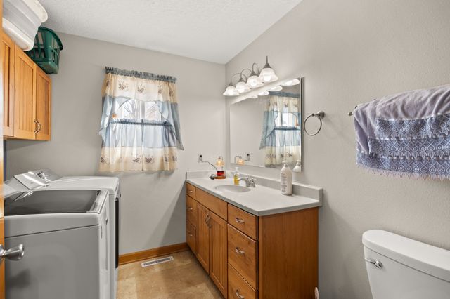 487 Sunrise Circle, Pleasant Hill, IA 50327