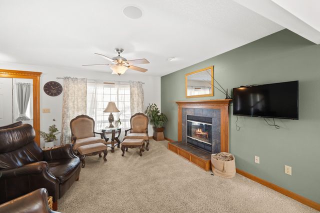 487 Sunrise Circle, Pleasant Hill, IA 50327