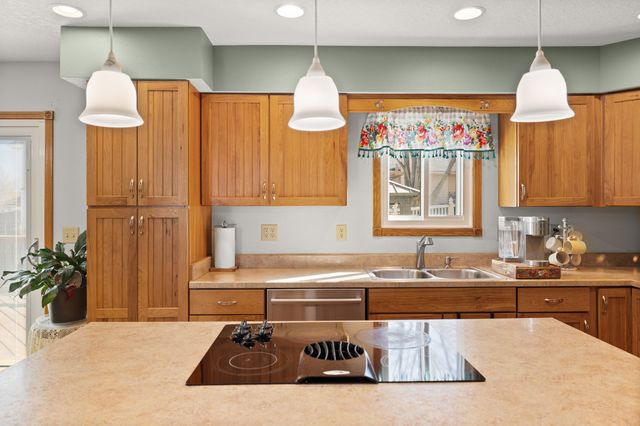 487 Sunrise Circle, Pleasant Hill, IA 50327