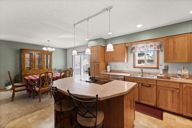 487 Sunrise Circle, Pleasant Hill, IA 50327