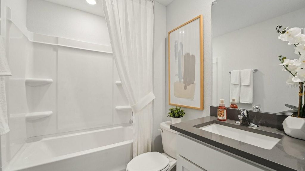 Image 24 of property listing at 10928 44TH AVENUE E, Palmetto, FL 34221