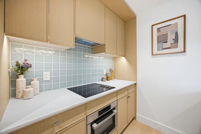 24-01 Queens Plaza N 206, Long Island City, NY 11101