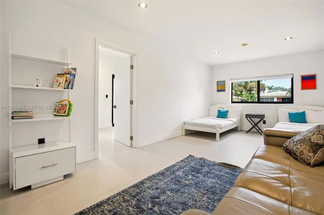 14324 Garden Dr, Miami, FL 33168