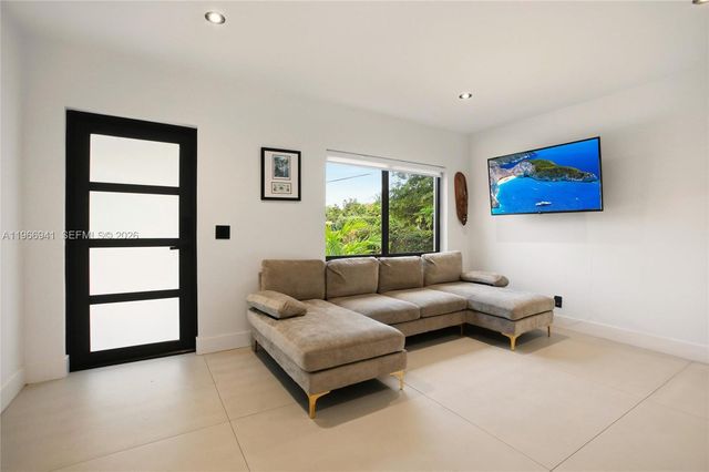 14324 Garden Dr, Miami, FL 33168