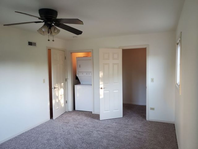 833 Village Quarter Road G4, West Dundee, IL 60118